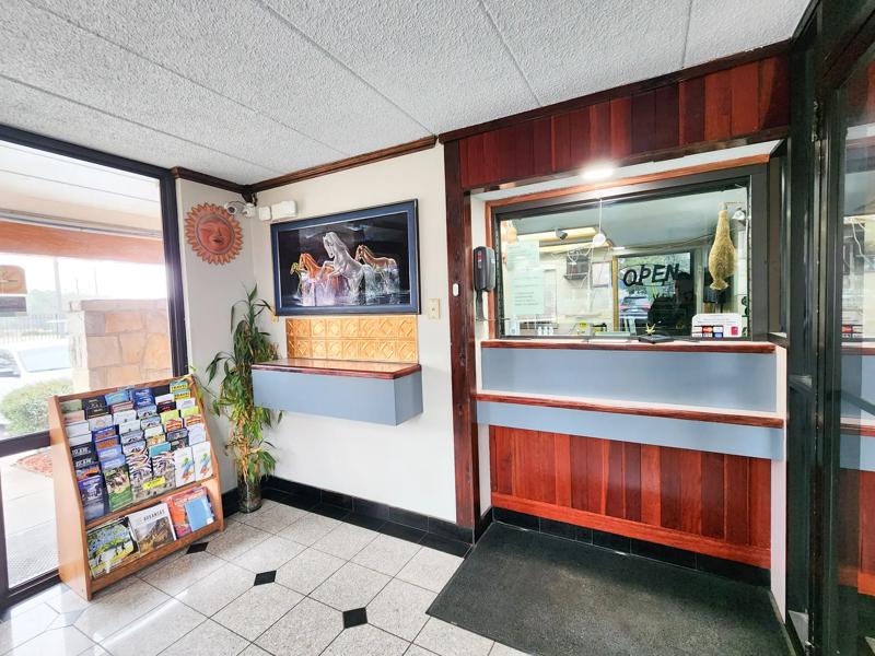 ABVI_ScottsHamiltonDrAR_Lobby_Front Desk - 0015DA7A-18C1-426B-A40464C3E6AF0BDE