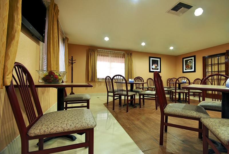ABVI_Sinton_TX5089_DiningArea2 - 003F4BB4-F755-4184-8ED0FB3C5BCC54EC