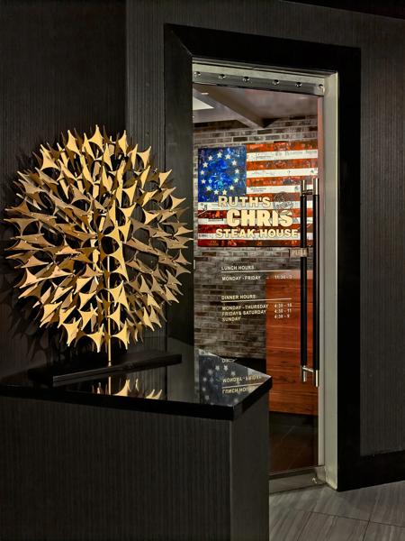 SHR_PhiladelphiaRittenhouseSquare_Dining_Ruths Chris Steakhouse_Entrance - 0105B287-9219-489C-BFCB8ACAA45B4EF3