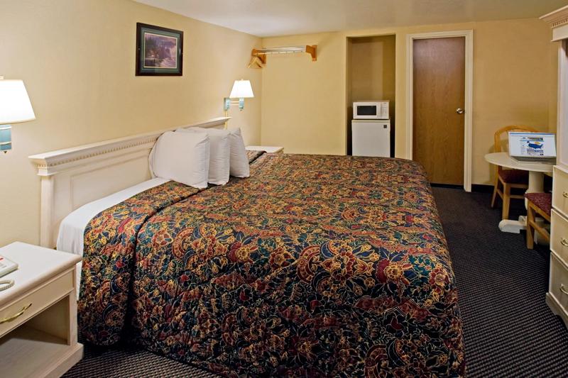 ABVI_PortAransas_TX1043_OneKingBed - 0152EFF3-5371-40F5-8B50D0149504D25C