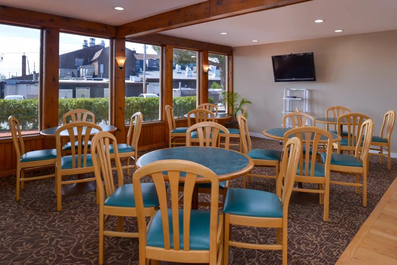 ABVI_PlattsburghNY_Dining_Breakfast Area_Tables - 019E25E5-85C8-4DF3-8A4339677CF5D6D9