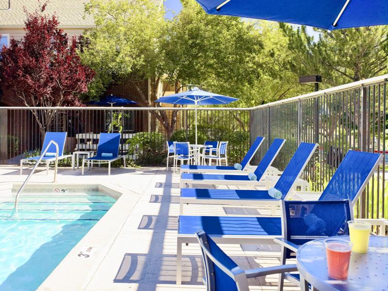 SIM_DublinColumbus_Amenities_Pool_Seating - 01C0520F-5758-4AF0-B1F647CFFE26D805