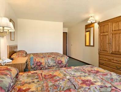 ABVI_KadokaSD_GuestRooms_Two Queens_Room_Basic - 0249FEFF-3DFD-4F0F-983212AAB101D4F0