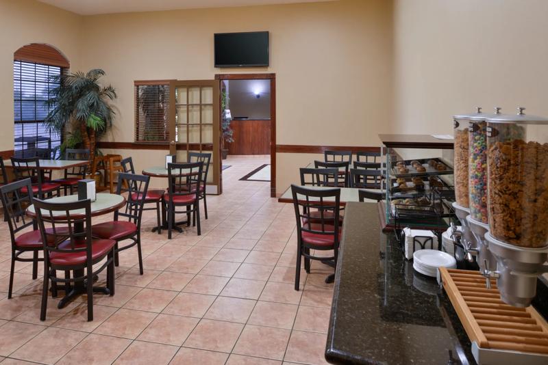 ABVIS_SanBenito_TX2224_BreakfastArea3 - 033AD111-4758-4B15-B2DFF493215412D4