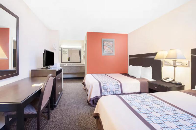 ABVI_HobbsNM_GuestRooms_Two Doubles_Room Amenities - 03CC0CA8-5F29-49CB-AECA1061CC7E0C72