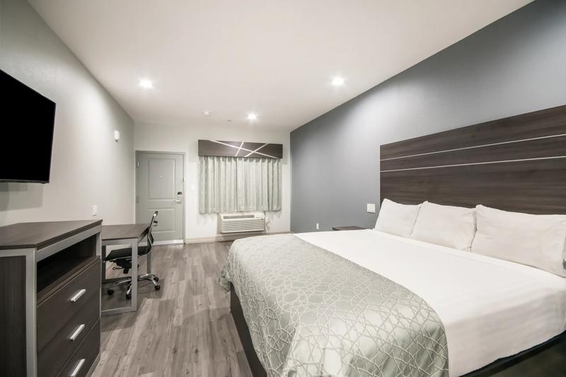 ABVIS_NEHouston-I-610_TX2284_King_Room_3 - 0431EDF5-43BE-49E4-A3E0D9D83AD2B1A7
