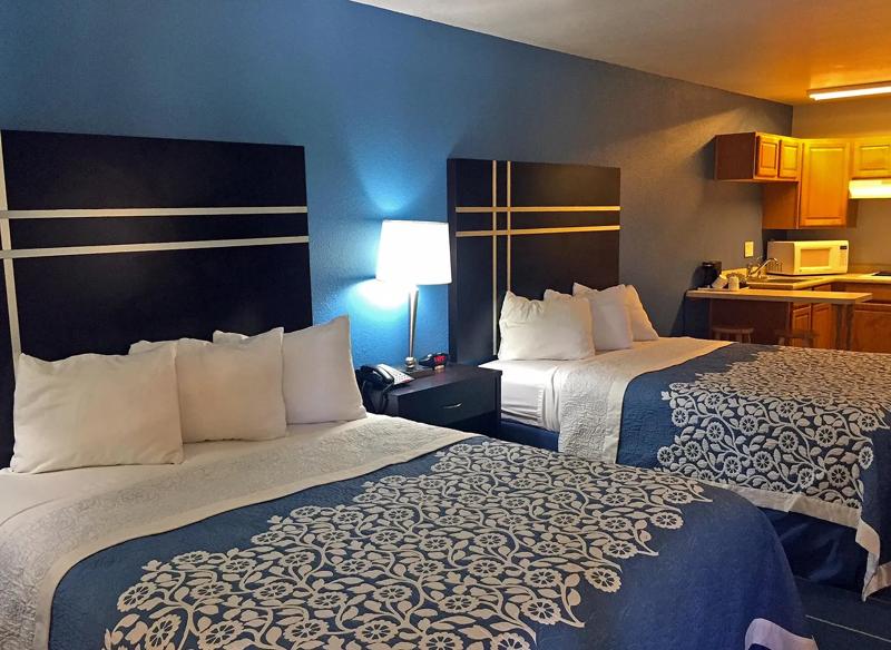 ABVI_BishopKingsvilleTX_GuestRooms_Two Queens Suite_Beds - 049694D8-9B76-4530-BD961B9B05E50BE9