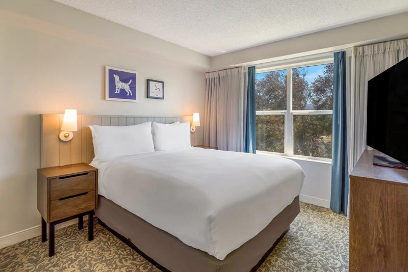 SES_SanFranciscoAirportOysterPoint_GuestRoom_TwoBedroomSuite_TwoQueen_BayView_6 - 04981478-A323-4274-B1ED04DC94BABF14