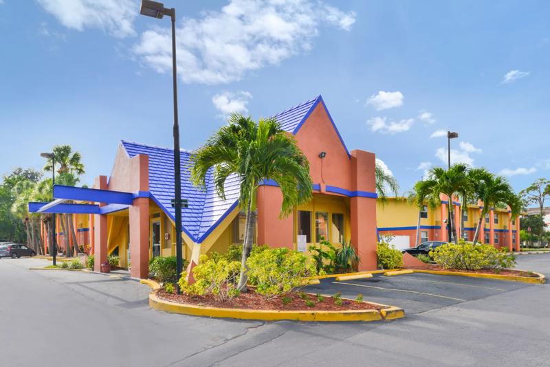 ABVI_SarasotaDowntownFL_Exterior_Front - 04EE86DA-ABEC-4DF0-A3349BB27AA83883