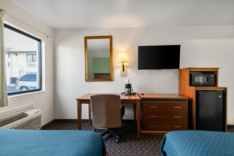 ABVI_LincolnAirportNE_GuestRooms_Two Doubles_Room Amenities - 04EEFC31-ED66-427A-8C82CC6F98DCEF8D
