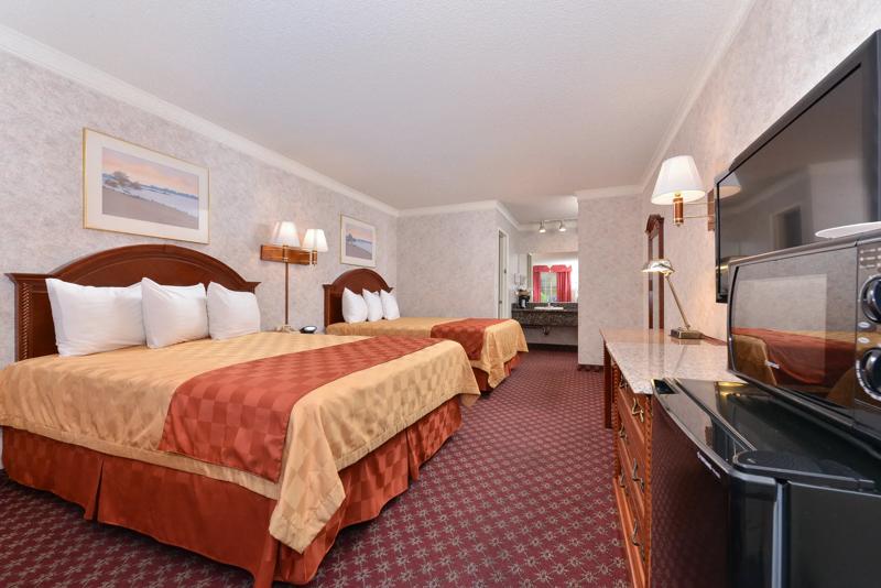 ABVI_FontanaCA_GuestRooms_Two Queens_Room - 04F2A965-3320-493A-AB0C0C139ABB8A29