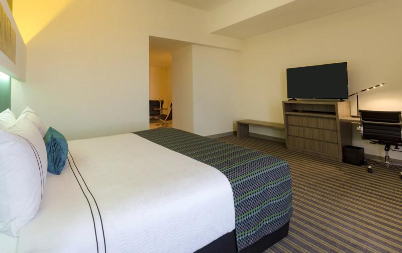 SHR_Arequipa_J.suite (2) - 05215D3E-77F0-4812-93B257C9454972A2