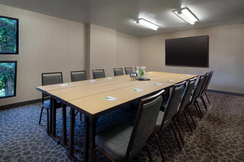 SEL_LosAngelesLAXElSegundo_Meetings_ElSegundoRoom_BoardroomSetup - 052C410C-8FD5-48A6-B201611451A781C4