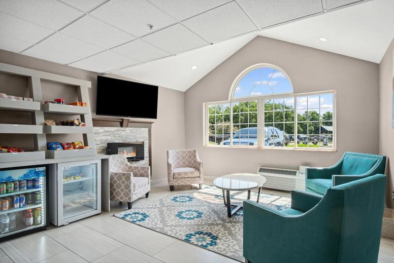 SEH_Blue_Springs_Lobby - 05784C8B-71AC-4A5D-A502279ECE26583F
