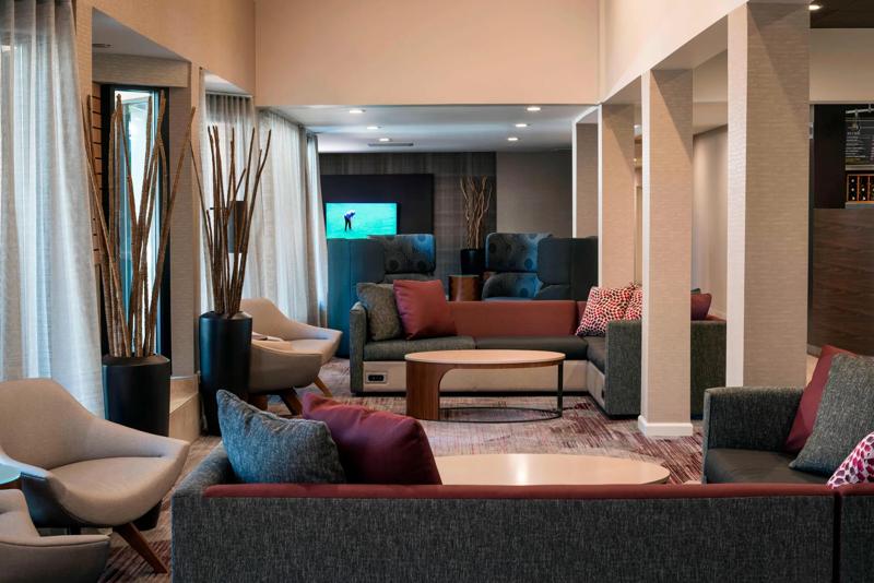 SEL_LosAngelesTorranceSouthBay_Lobby - 058EE38B-B9A1-4A3E-AD661E039BA25946
