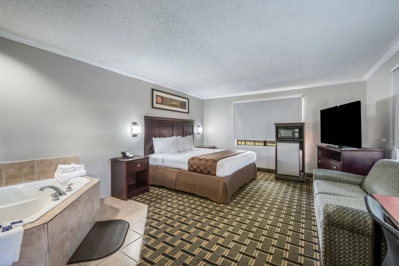 ABVI_ArkadelphiaAR_GuestRooms_Jacuzzi Suite_Room - 059311A5-D4C9-4A7B-A1CBE82D199A9CB0