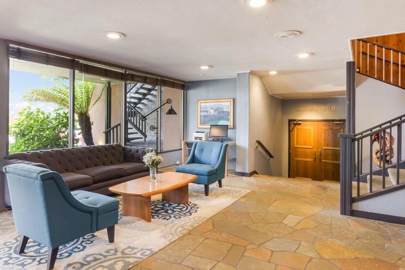 RLH_Monterey_CA7112_Lobby_3 - 05F4B830-836D-4D3A-8F56D31E8580FA19