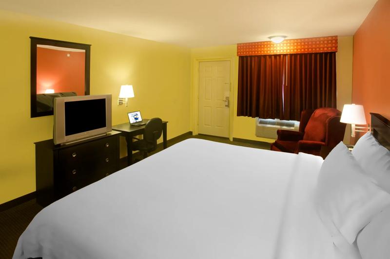 ABVI_Waco_TX1611_OneKingBed2 - 060F29FA-FF7C-4474-A0A5642966136AC9
