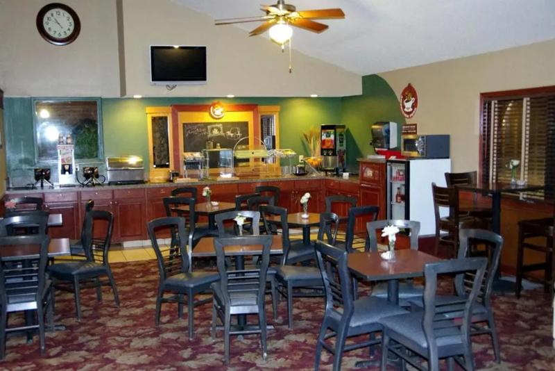 RLIS_Grimes_breakfast area - 06147BC5-15B0-40F1-B1601736C976C24C