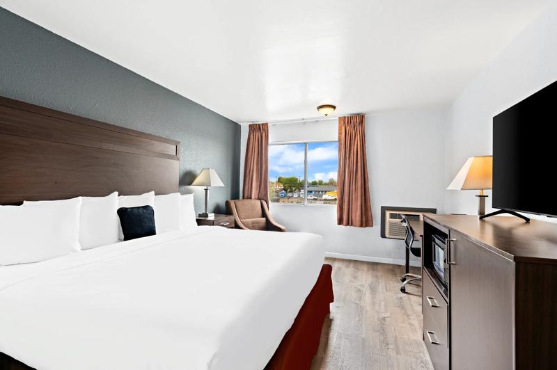 RLIS_Yakima_Guest Room - 0653F1C5-1601-4DF8-B0142E8644E22D72