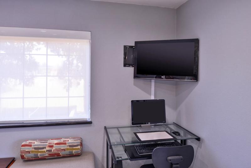 ABVI_BatesvilleMS_Amenities_Business Center - 075AD4C3-2BB2-40CF-A2E5074E718FC372