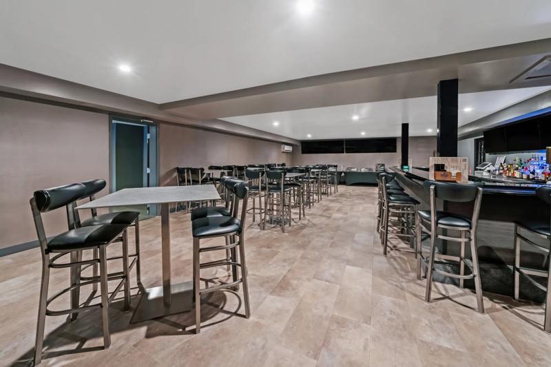 ABVI_FoxboroMA_Dining_Restaurant_Tables - 081B194F-09FF-44B8-B485C0F92746E781
