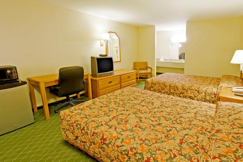 ABVI_GainesvilleTX_GuestRooms_Two Queens_Room Amenities - 085FF91C-E794-4E29-B0E937F5F3BE7A7C