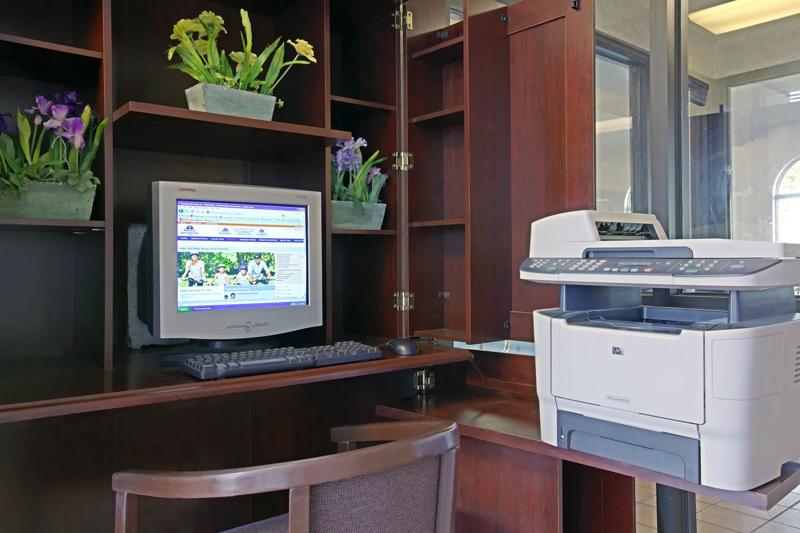 ABVI_StLouisStCharlesInnMO_Amenities_Business Center - 08790801-4915-4800-A23B4498A9363283