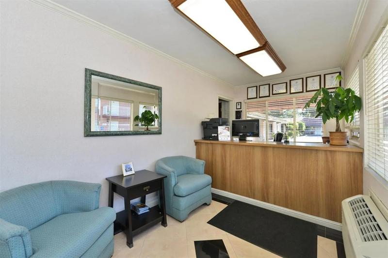ABVI_SkyRanchCA_Lobby_Seating and Front Desk - 08AB733A-9BC9-4685-892BFF2C28BB36C5