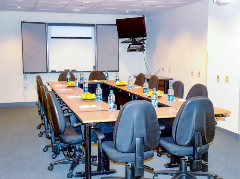 SIM_ChicagoOHare_Meeting Space_USetUp - 08AEF45F-A896-4FF4-BD59EF685292E99A