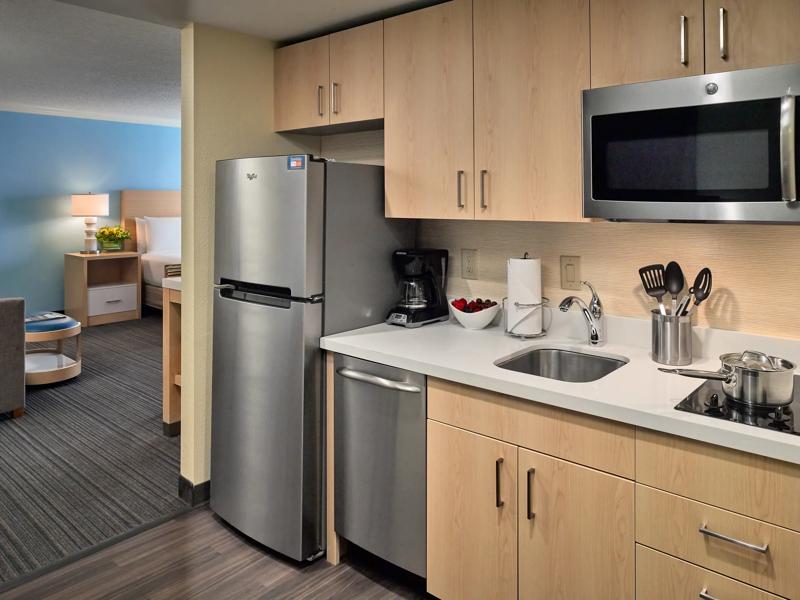 SES_GwinnettPlaceAtlanta_AllyKitchen-WithKingBed - 08C3BB26-8A89-49BD-8B7B47C84B47DE8E