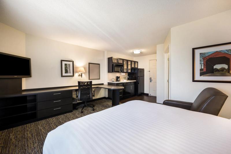 SIM_Anaheim_GuestRooms_Studio_Room Amenities - 08C4191C-67DB-4905-972F1B91B609CC2E