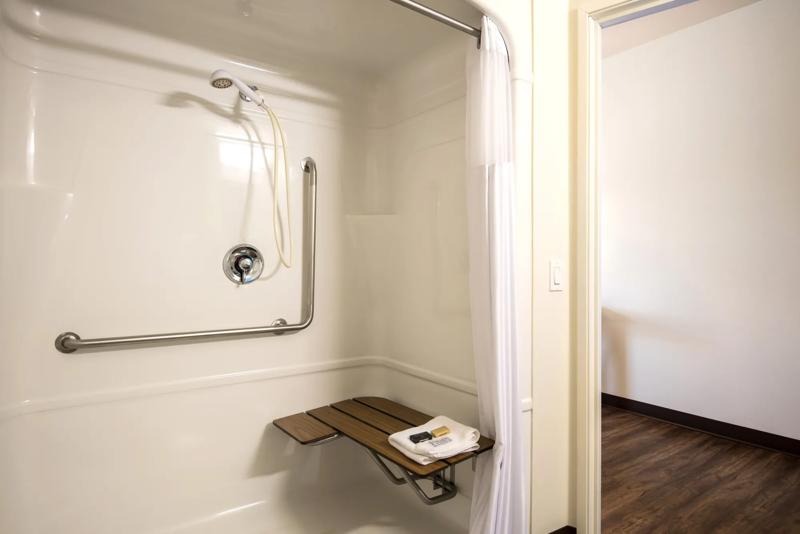 RLIS_Butte_MT_Bathroom - 08C8D6F2-74DE-499B-A1E64019080E0BBD