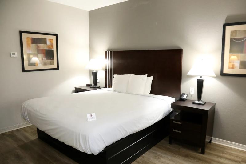 ABVI_MonroeLA_GuestRooms_Single_Room - 09132FAD-6FB6-4FAC-AAFB679F7B36012B