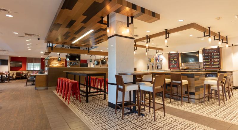 SHR_AnaheimResortArea_Dining_BurgerPlace_1