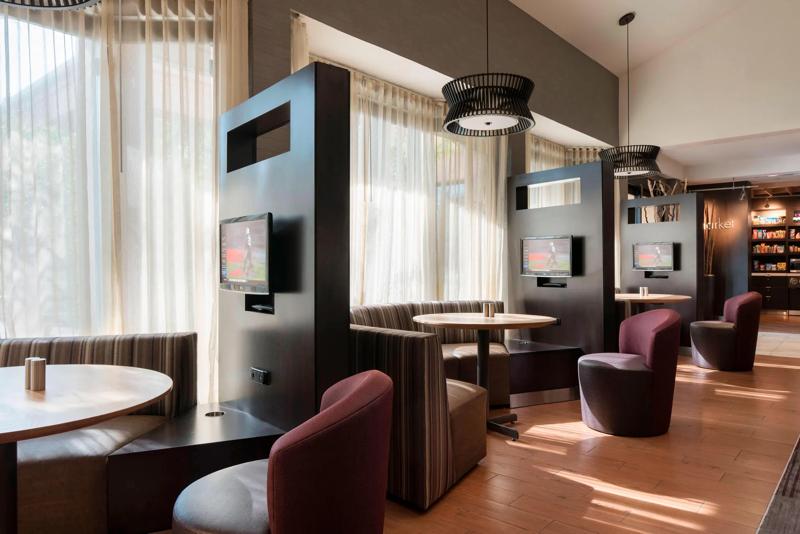 SEL_LosAngelesTorranceSouthBay_Lobby_Banquettes - 09C14869-082A-4D6D-BD5D29408E011A09