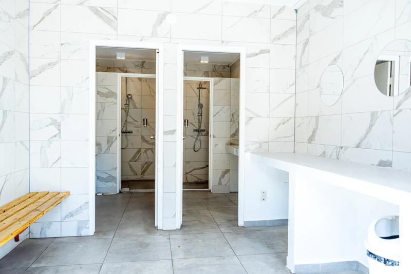 SHR_LivingstoneCuracao_ChangingRoomsandShowers - 09DAD1B4-6136-437D-A663BDA54B2471B2