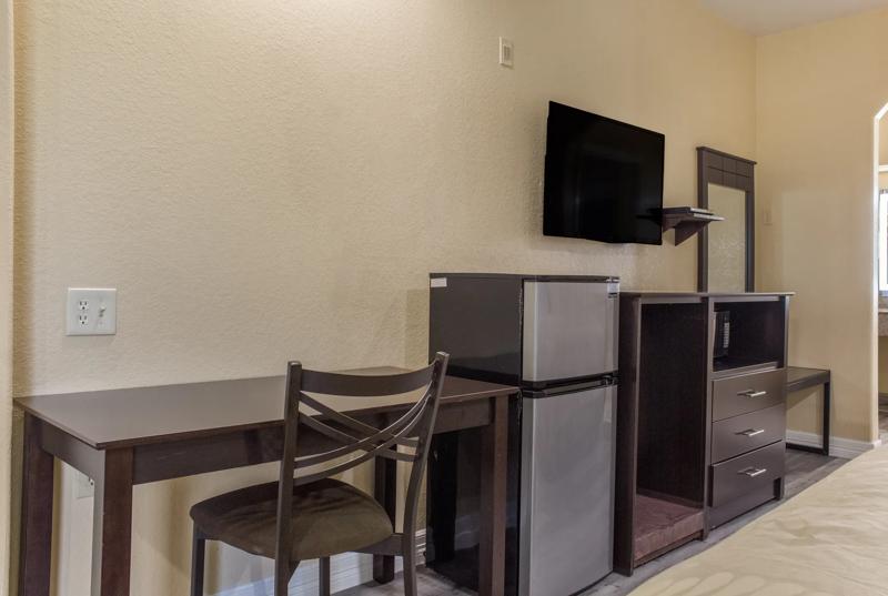 ABVI_BaytownTX_GuestRooms_Two Queens_Room Amenities - 0A27C519-A5DB-47C7-AEC9E3A2A7042F80