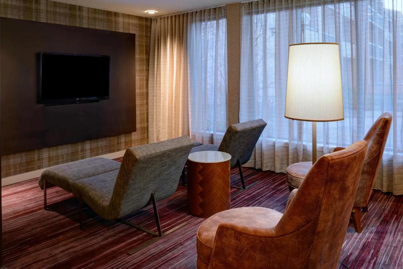 SEL_KansasCityAirportTiffanySprings_Lobby_SeatingArea - 0A296D53-981D-4F75-ABFCB98BEC208092