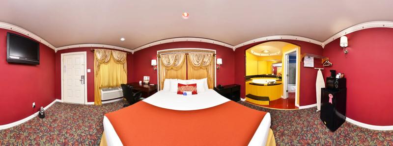 ABVI_ AngletonTX_GuestRooms_King Suite_360 View - 0A4AA26E-854E-4449-B56E64F8F5F9D8AE