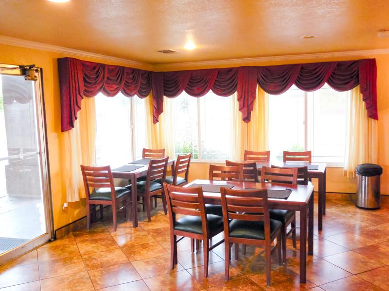 ABVI_HanfordCA_Dining_Breakfast Area_Seating - 0B355BDC-E34A-4ACF-8A694A0EF6D4010C