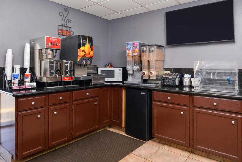 ABVI_WestMonroeLA_Dining_Breakfast Area_Buffet - 0BEEF9CF-105C-4969-BED1AF69A8B7FBF1