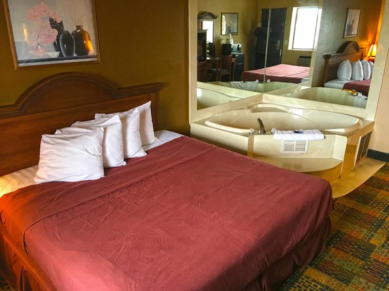 ABVI_LivoniaDetriotMI_GuestRooms_King with Jacuzzi Suite_Jacuzzi - 0C94D0FD-2D29-4D4D-B1BE673B586D568A