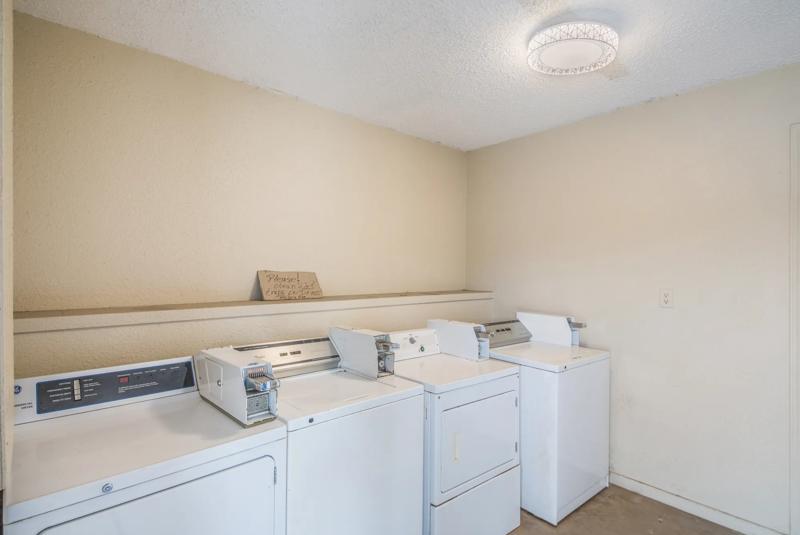 ABVI_GiddingsTX_Amenities_Laundry - 0CA51275-76E7-478A-90A9C28AAB9A4376