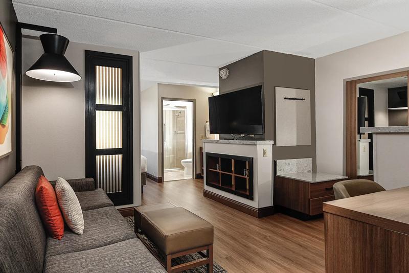 SEL_IAHGreenspoint_Suite Living Room