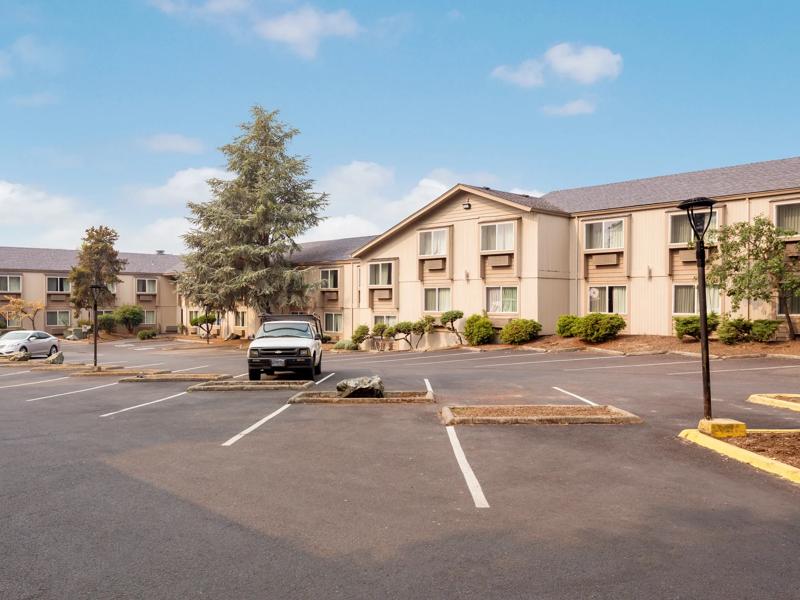 RLIS_Grants_Pass_Exterior - 0D273711-B754-4133-994BAD4851C63406