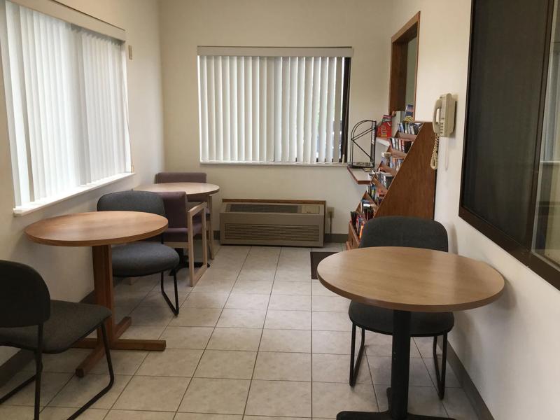ABVI_ChampaignIL_Dining_Breakfast Area_Seating - 0DABD891-CAA3-47D3-AF450C78C5762CF7