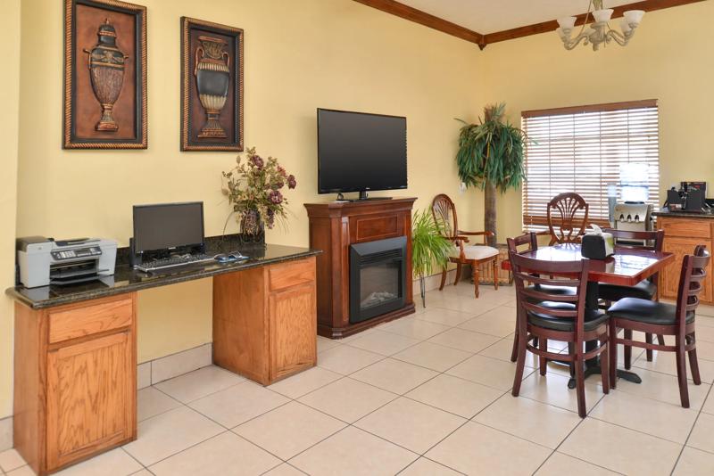 ABVI_WinnsboroLA_Amenities_Business Center - 0DBA787F-3866-414B-A780D905B34B5D24