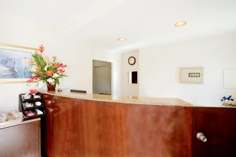 ABVI_SanJoseConventionCenterCA_Lobby_Front Desk - 0E4CE871-F308-464E-9E8EA07267FADDAD