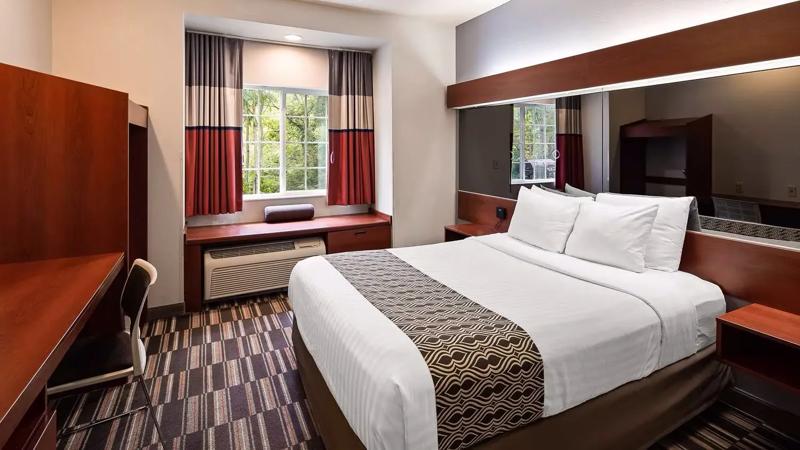 SEH_Morgantown_Room-Queen-! - 0F06BB83-D20B-4443-A7D492FC1D1A34D7
